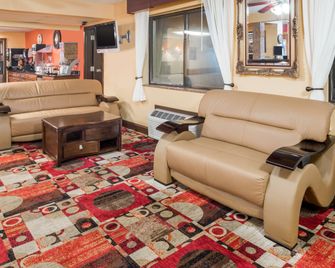 Super 8 by Wyndham Jacksonville - Jacksonville - Salónek