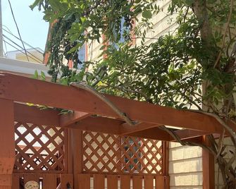 Angie's Guest Cottage - Virginia Beach - Outdoor view