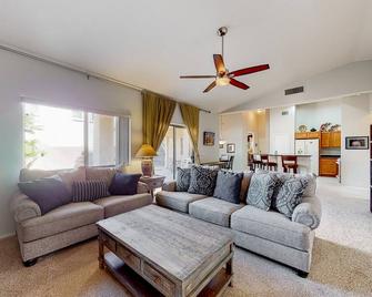 San Lucas Serenity - Marana - Living room
