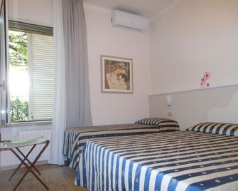 Hotel Stipino - Lucca - Bedroom