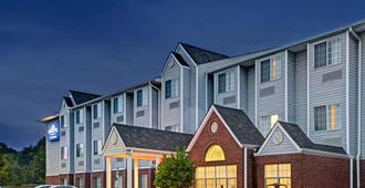 Microtel Inn & Suites by Wyndham Statesville - Statesville - Rakennus