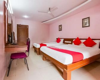 OYO 737 Hotel Manny's Palace - Secunderabad