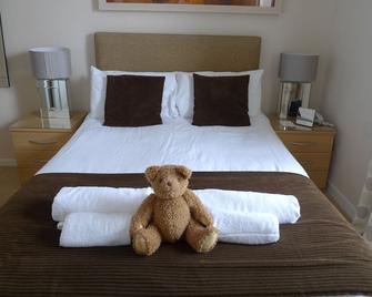The Ashburnham Hotel - Burry Port - Bedroom