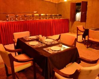 Kanj Sand Voyages Camp - Sām - Restaurante