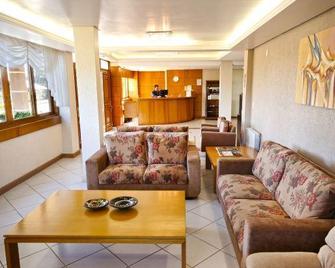 Life Hotel Portal - Gramado - Wohnzimmer