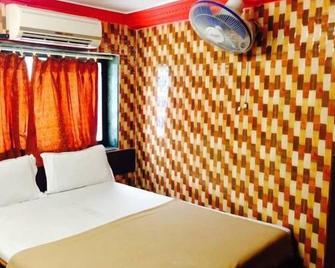 Hotel Metro Plaza - Mumbai - Bedroom