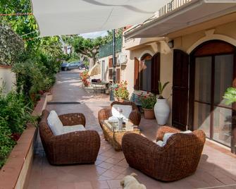 B&B Casa Augusto Luxury - San Leone - Patio