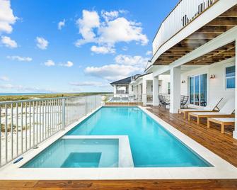 Sundial: Massive 9 BR Home- Sleeps 26, Beachfront, Priv. Pool, Pet friendly! - Mexico Beach - Piscina