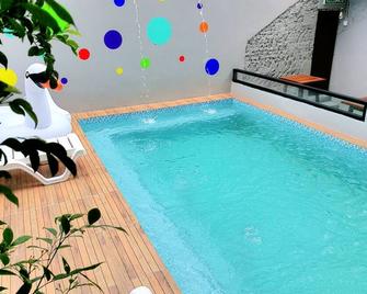 Pink Cabana Hotel - George Town - Pool