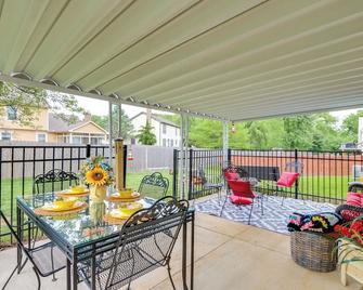 17 Mi to Columbus: Pickerington Home w/ Fire Pit! - Pickerington - Balkon