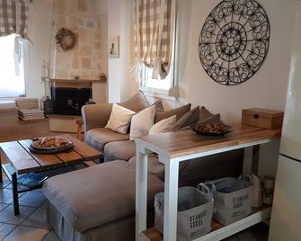 Cozy Cliff House - Nea Poteidaia - Living room