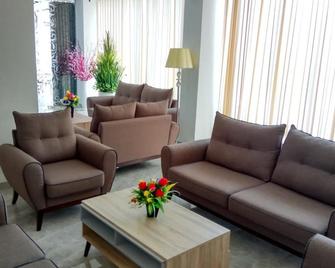 Vanilla Hotel - Lubuk Baja - Living room