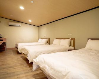 Forest - Manzhou Township - Bedroom