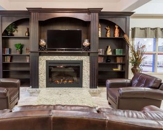 Ramada by Wyndham Westlock - Westlock - Lobby