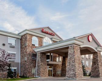 Ramada by Wyndham Westlock - Westlock - Building