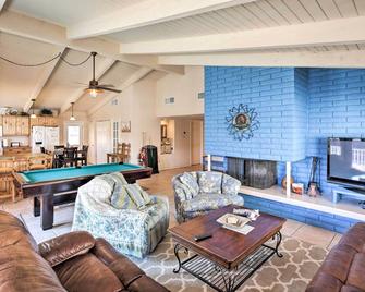 Canalfront Family Home with Private 50-Foot Dock! - Parker - Wohnzimmer