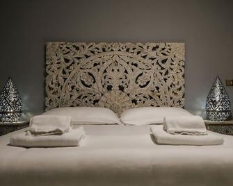 Piazza Dante Suites in Naples - Neapel - Schlafzimmer