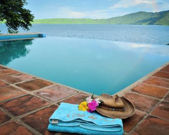 Private Waterfront Home on Laguna de Apoyo with Infinity Pool - Catarina - Piscina