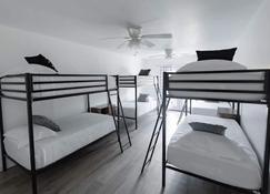 Family Home-Sleeps 20-On Beautiful 1-Acre Property - Waveland - Schlafzimmer