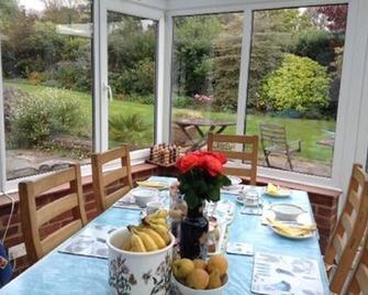 Courtlands Nurseries B&B - East Grinstead - Comedor