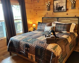 Most Amazing Sunrises! 2 Lux Kgs , 2 Ba. Real Log Cabin! Wifi, Netflix ! - Ellijay - Habitación