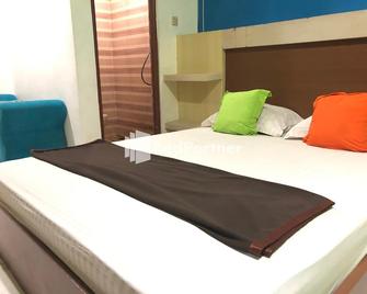 Seungit Syariah Inn Tebet Mitra RedDoorz - Yakarta - Habitación