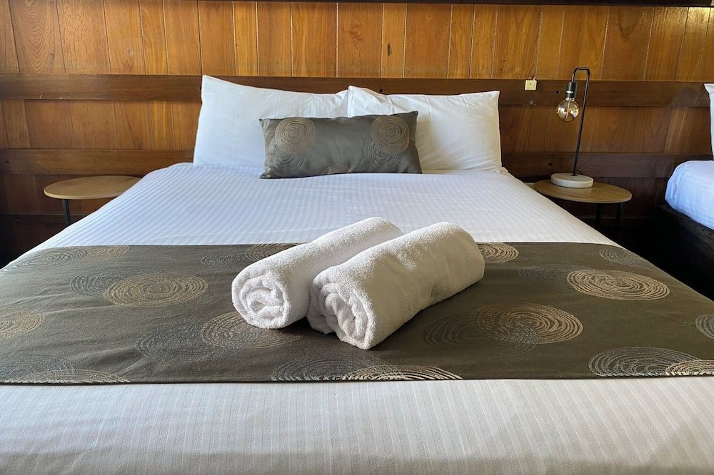 Hi Way Eight Motor Inn