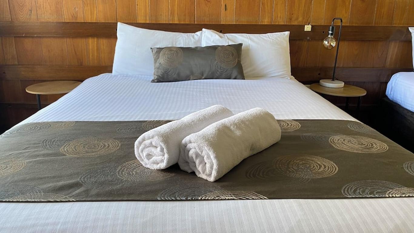 Hi Way Eight Motor Inn