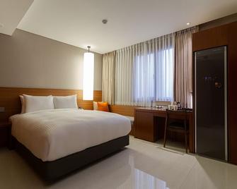 Iksan Business Tourist Hotel - Iksan - Bedroom