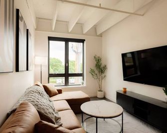 Above The Roots | Classy 1bd Escape - Вашингтон - Вітальня