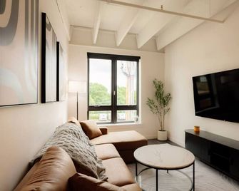 Above The Roots | Classy 1bd Escape - Washington - Wohnzimmer