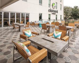 Element Dallas Downtown East - Dallas - Patio