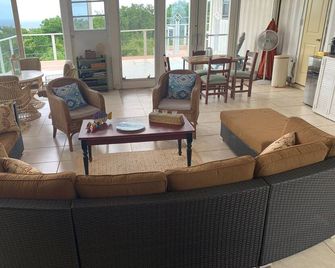 Statia's best views, comfort, privacy, & nature on a world-class diving island! - Oranjestad - Lounge