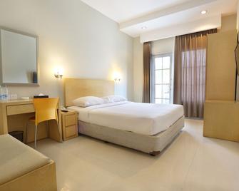 Triniti Hotel Nagoya - Batam - Makuuhuone