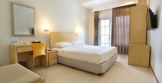 Triniti Hotel Nagoya - Batam - Bedroom