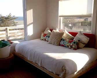 OceanView Modern Cottage #7—Walk to Town/Beach Pass. - Montauk - Bedroom