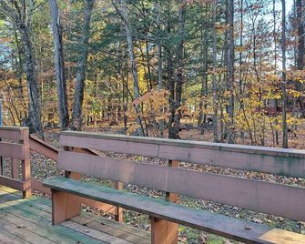 Close to shops/dining/town access. Pet-friendly, Wifi, deck. A0040 by LRS - Woodstock - Balcony