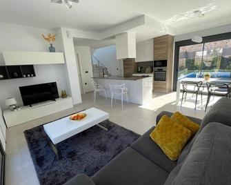 Villa on a magnificent golf course - Algorfa - Living room