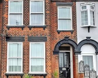 Gorgeous Gorleston holiday home - Great Yarmouth - Building