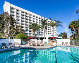洛杉磯lax6號汽車旅館 - 英格爾伍德 - 游泳池