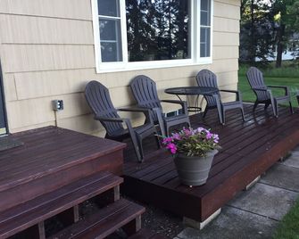 Family Friendly - Flat Sandy Beach - Next to Paul Bunyan Trail - Nisswa - Patio