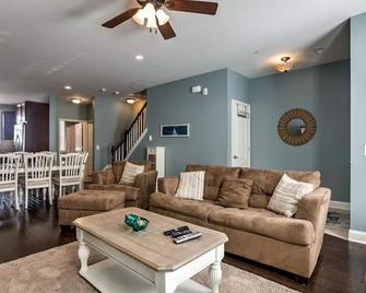 Gorgeous 3 Floor, 4 Bedroom, 4 Bath Beach Block Condo in the Heart of Sea Isle! - Sea Isle City - Wohnzimmer