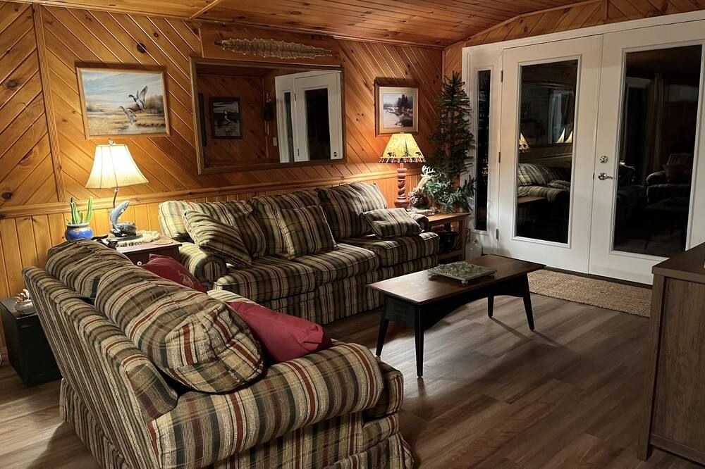 Niman House is a fishermans paradise, river front on the beautiful Juniata River