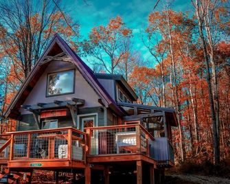 Cozy Off-grid Cabin within a private setting loaded with spa like amenities - Corning - Edificio