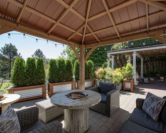 West Coast 3 Bedroom Garden Suite - North Vancouver - Patio