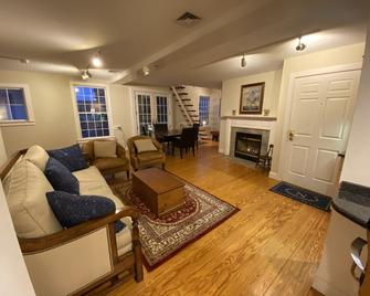 Hathaway Home- Downtown Historic New Bedford, Across From Whaling Museum - New Bedford - Sala de estar
