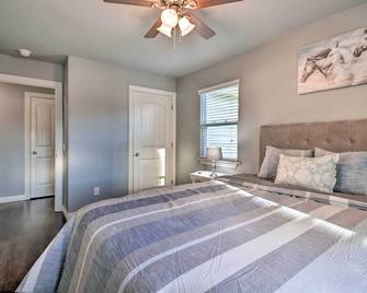 Cozy Duplex, Walk to Bentonville City Square! - Bentonville - Habitación