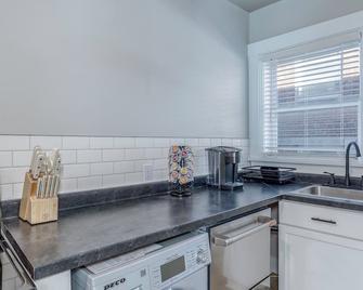 Cozy 1-Bedroom Retreat Near Depauw University & Downtown Greencastle! - Greencastle - Kitchen