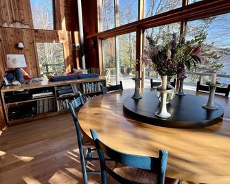 Secluded ocean-front on Mount Desert Island, Acadia National Park. - Mount Desert - Dining room