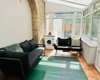 Cozy cottage in Mytholmroyd nr Hebden Bridge - Hebden Bridge - Living room